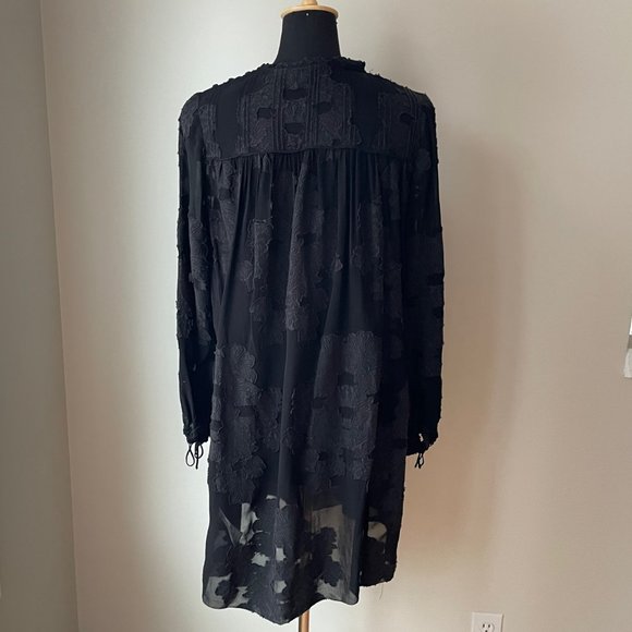 Aritzia Wilfred Long Sleeve Dress with Floral Applique Fabric and Slip - Picture 3 of 14